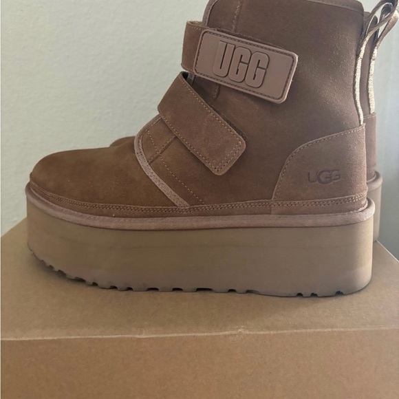 SOLD! Neumel Uggs! Amazing condition, worn only once! Size 10! Summer pricing!💕 - Picture 6 of 10